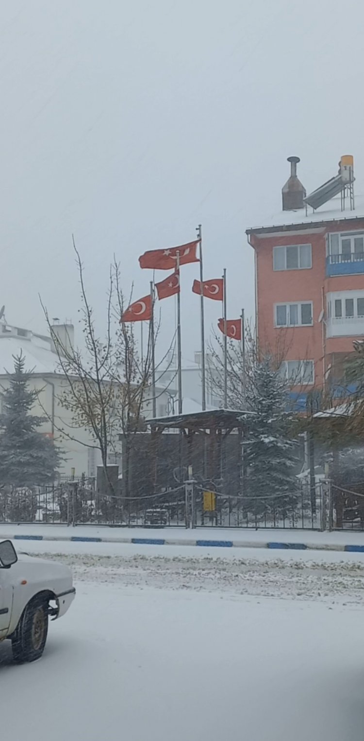 Beklenen Kar İmranlı da Yağmaya Başladı 